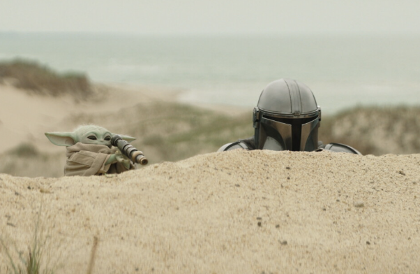 The Mandalorian portrayed by Pedro Pascal (right) and Grogu (left).